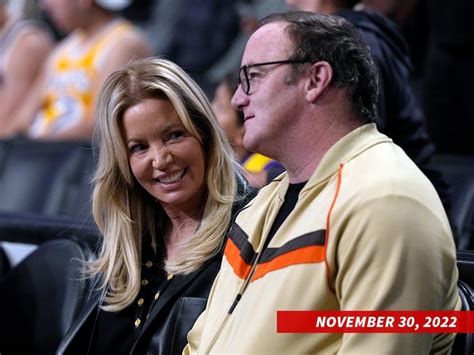 Lakers president Jeanie Buss and comedian Jay Mohr marry